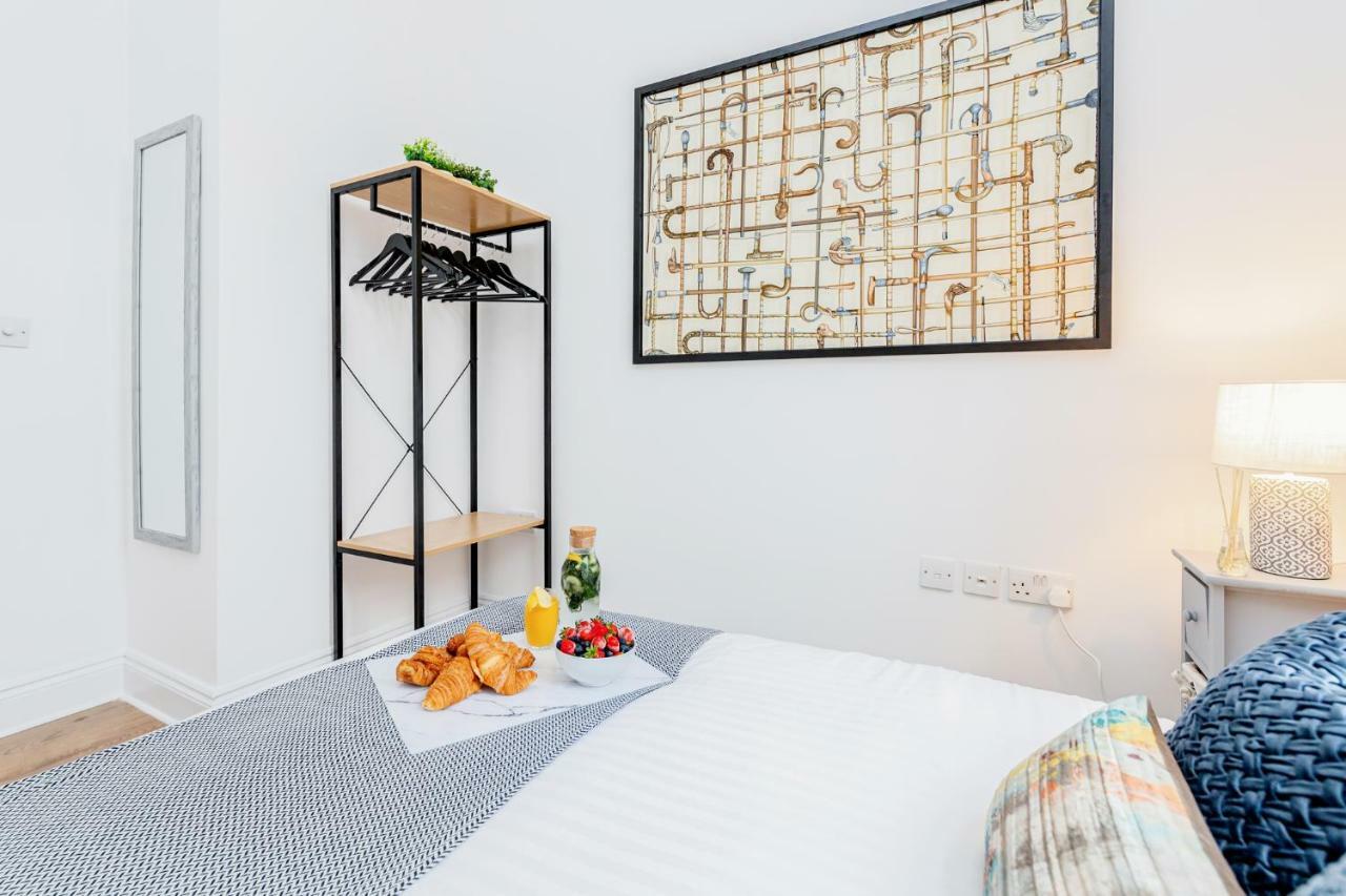 Bright & Spacious 4Beds Home - Kensington High Street-Olympia Лондон Экстерьер фото
